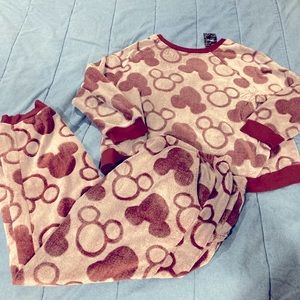 New with tags DISNEY 2x women’s sleep/lounge ware maroon Mickey icons plush